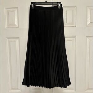 H&M pleated black midi skirt